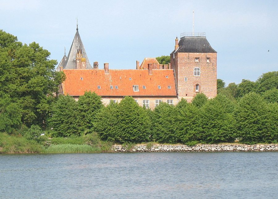 Aalholm Castle vu depuis l’eau